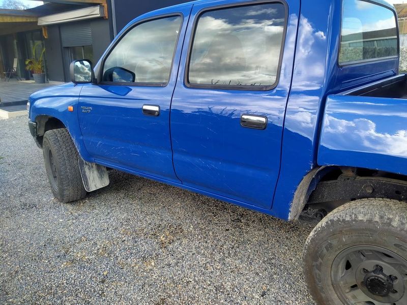 Toyota Hilux • 1998 • 80,000 km 3