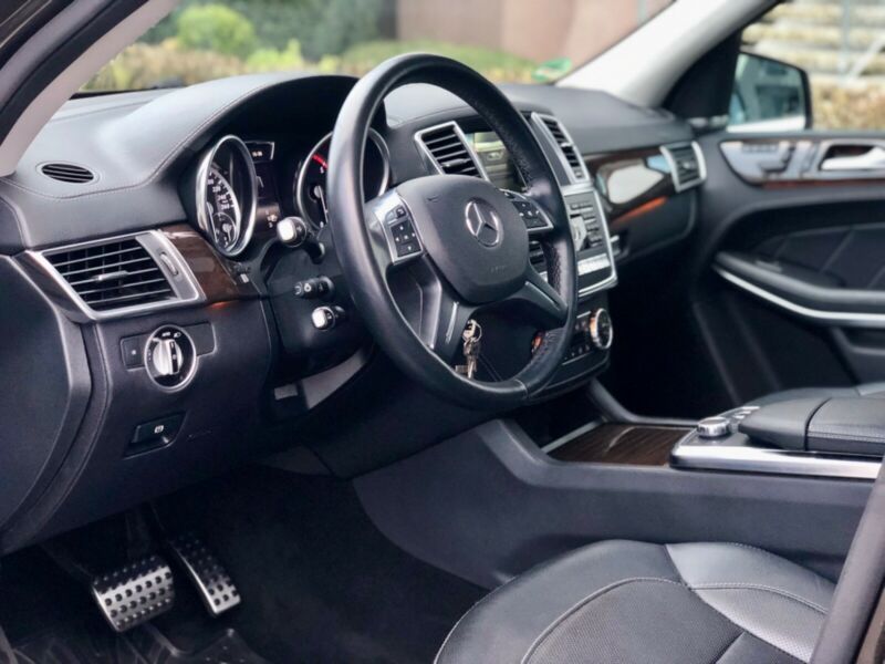 Mercedes-Benz GL • 2015 • 208,000 km 10