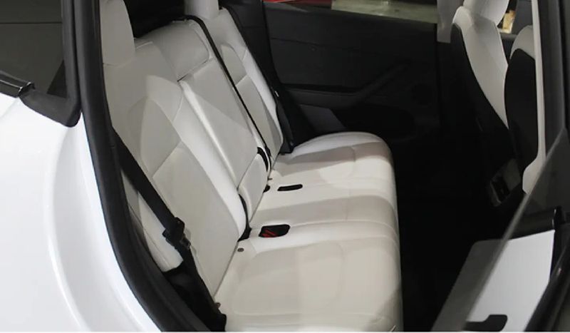 Tesla Model Y • 2023 • 18,300 km 9