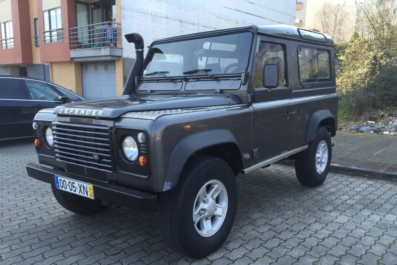 Land Rover Defender • 2004 • 135,000 km 1