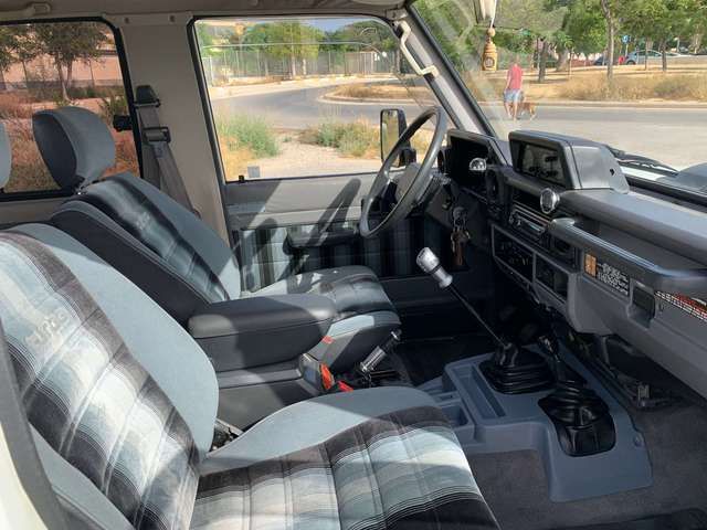 Toyota Land Cruiser • 1989 • 171,000 km 10