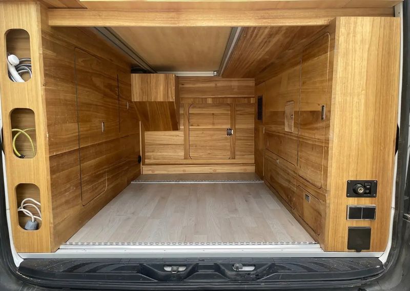 Mercedes-Benz Sprinter • 2019 • 156,000 km 3