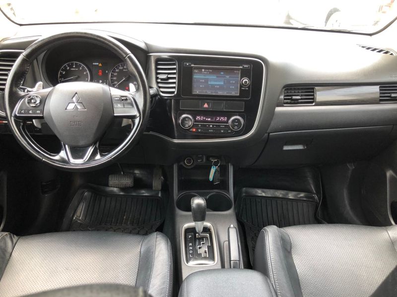 Mitsubishi Outlander • 2018 • 50,000 km 2