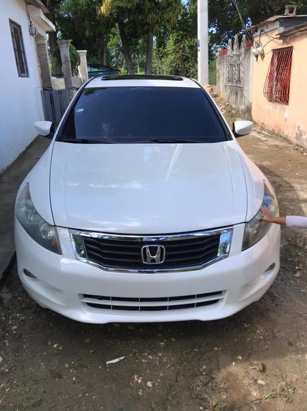 Honda Accord • 2010 • 150,000 km 3