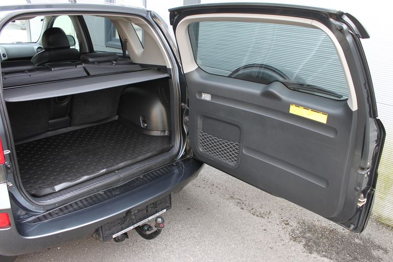 Toyota RAV4 • 2006 • 230,000 km 8