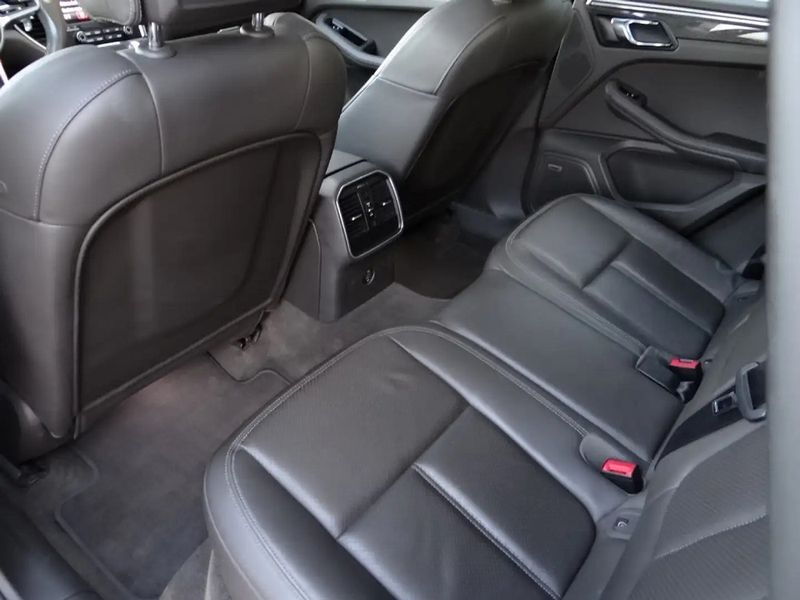 Porsche Macan • 2017 • 176,000 km 10