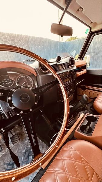 Land Rover Defender • 2007 • 185,000 km 4