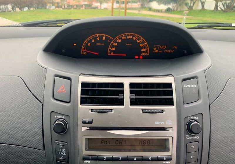 Toyota Yaris • 2010 • 196,000 km 11