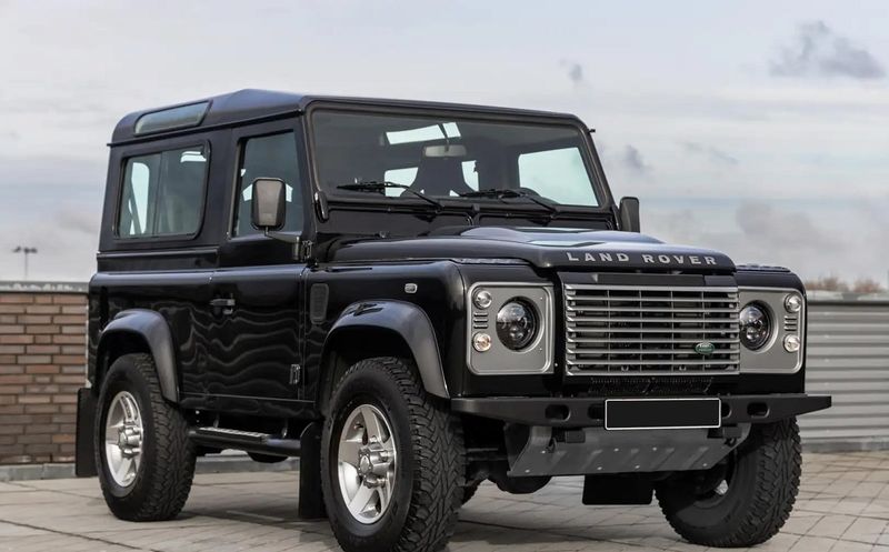 Land Rover Defender • 2012 • 83,000 km 13