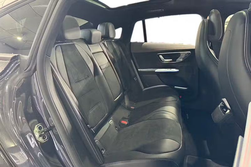 Mercedes-Benz E-Class • 2024 • 16,566 km 11