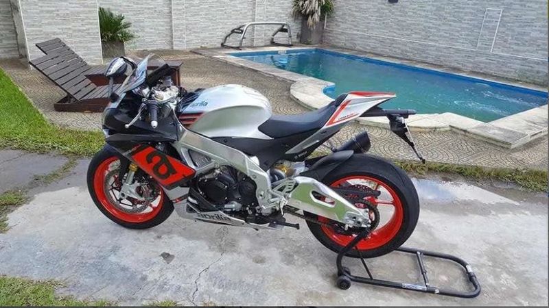 Aprilia rsv4 aprc • 2018 • 35,000 km 4