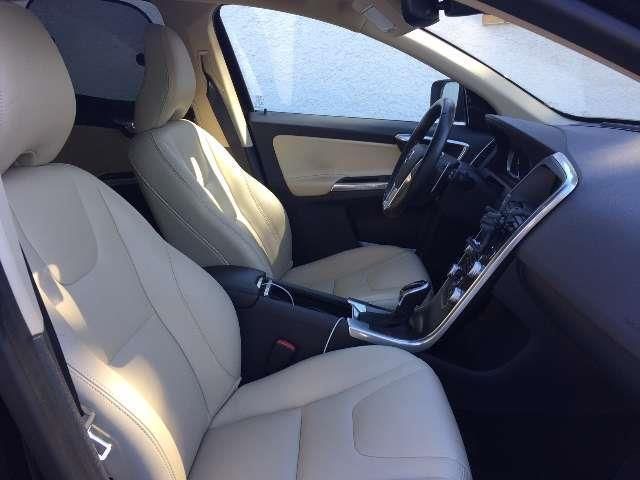 Volvo XC60 • 2016 • 195,000 km 10