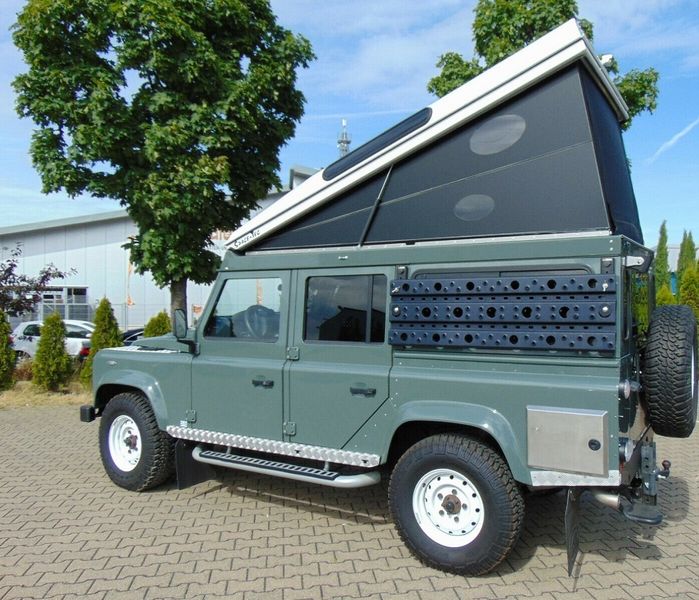 Land Rover Defender • 2015 • 82,235 km 2