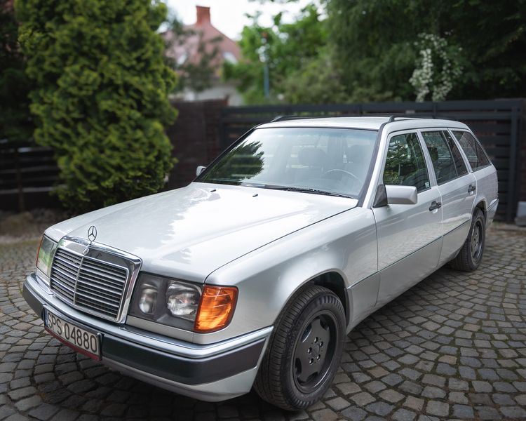 Mercedes-Benz 124 • 1993 • 278,000 km 1