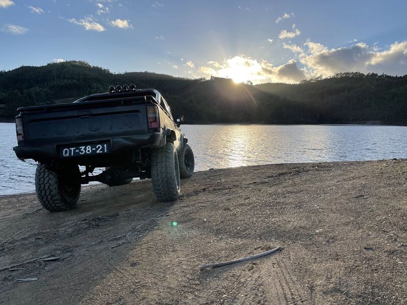 Toyota Hilux • 1990 • 179,999 km 2