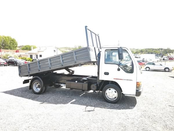 Isuzu Canter • 1998 • 199,000 km 3