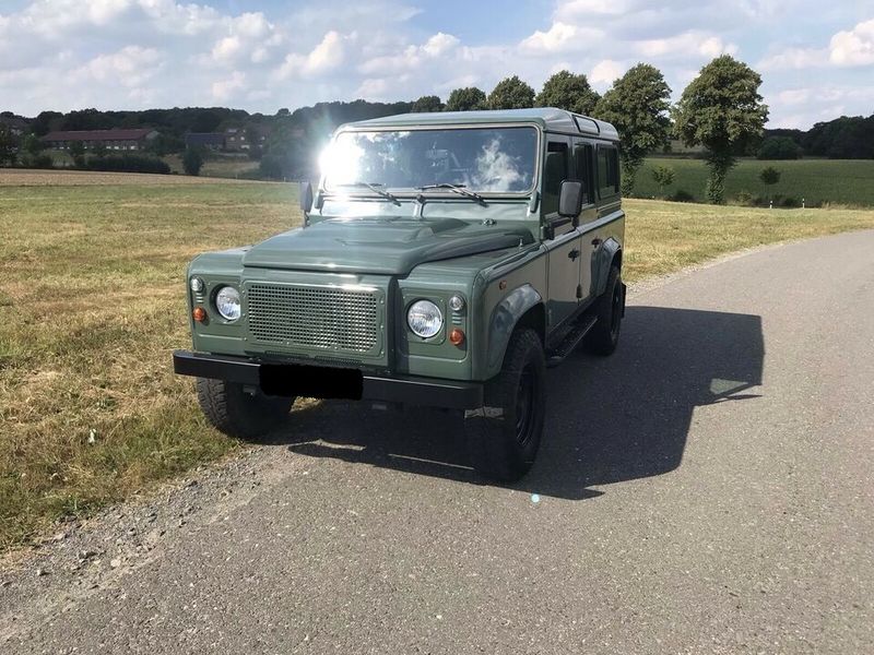 Land Rover Defender • 2012 • 75,000 km 1