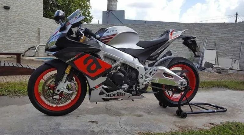 Aprilia rsv4 aprc • 2018 • 35,000 km 3