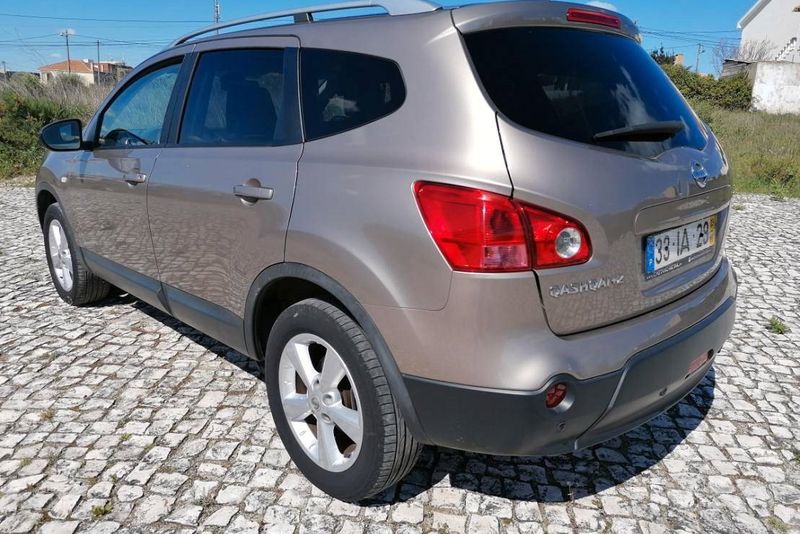 Nissan Qashqai +2 • 2009 • 170,000 km 2