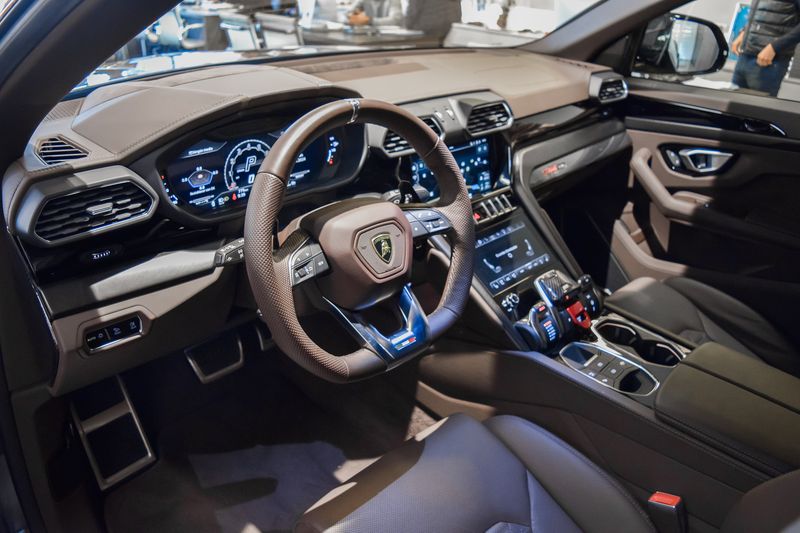 Lamborghini Urus • 2023 • 700 km 4