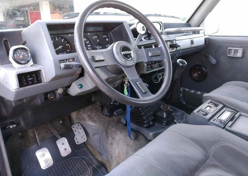 Nissan Patrol • 1990 • 249,999 km 3