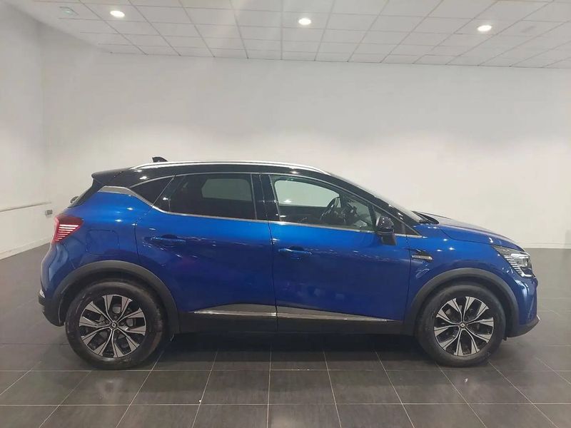 Renault Captur • 2023 • 8,238 km 2