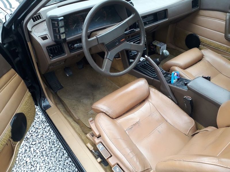 Dodge Caravan • 1984 • 112,000 km 3