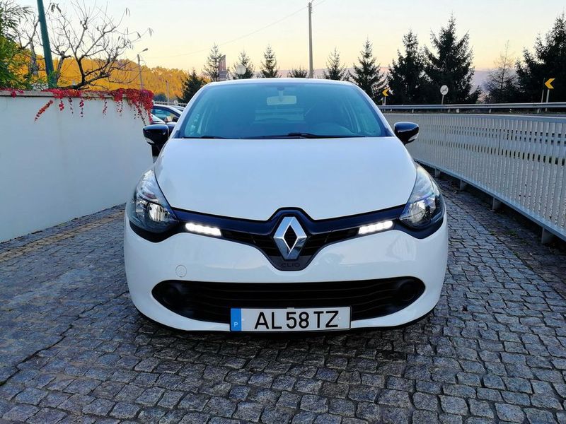 Renault Clio • 2017 • 117,000 km 3