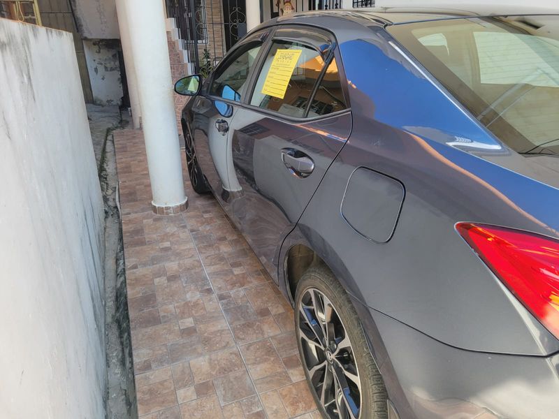 Toyota Corolla • 2018 • 125,000 mi 6