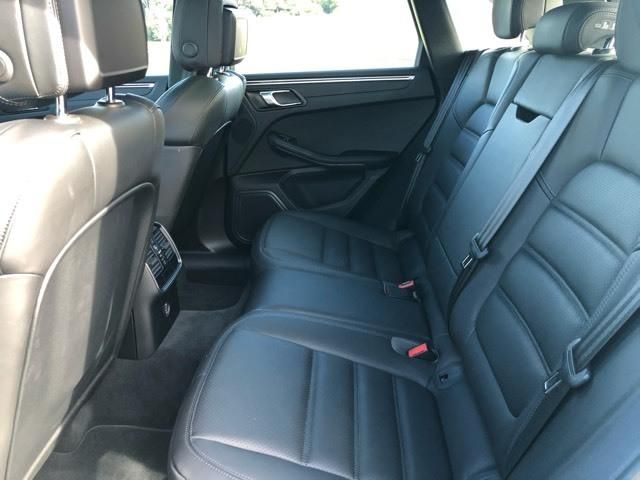 Porsche Macan • 1993 • 130,000 km 8