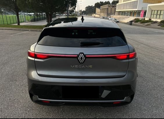 Renault Mégane • 2023 • 16,000 km 3