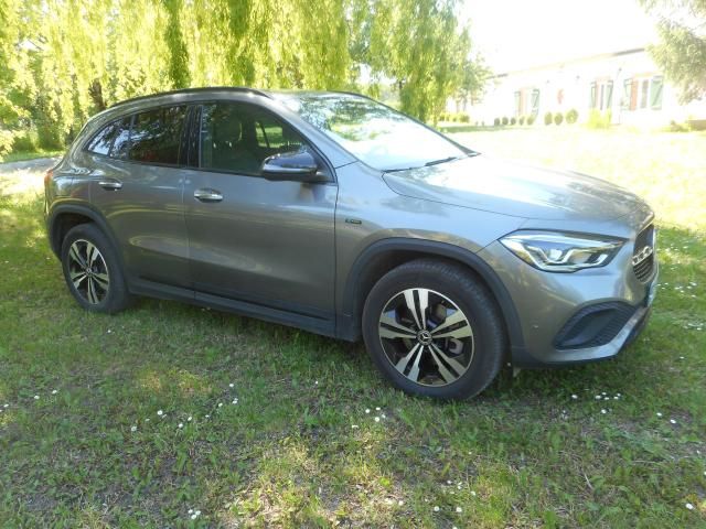 Mercedes-Benz GLA-Class • 2021 • 95,200 km 2