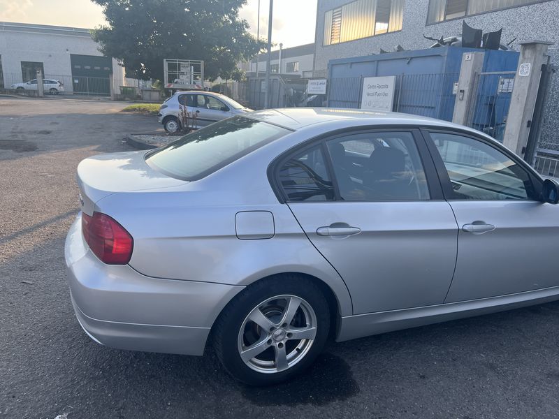 BMW 3 Series • 2009 • 230,000 km 2