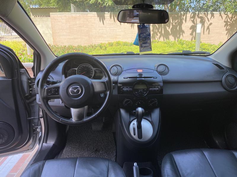 Mazda 2 • 2013 • 75,800 km 4