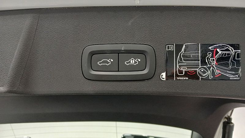 Volvo XC40 • 2022 • 41,043 km 16