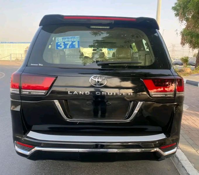 Toyota Land Cruiser • 2020 • 21 km 4