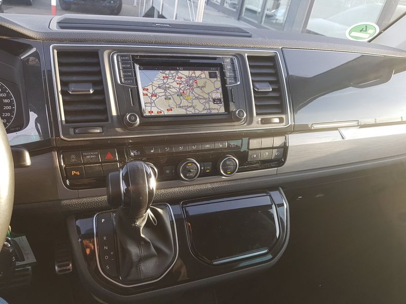 Volkswagen Caravelle • 2017 • 141,000 km 6