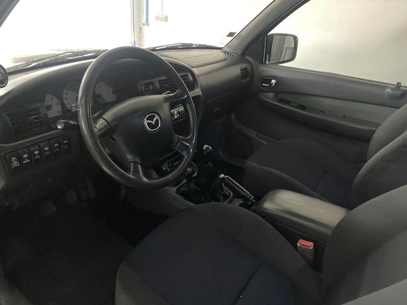 Mazda B2500 • 2001 • 135,000 km 8