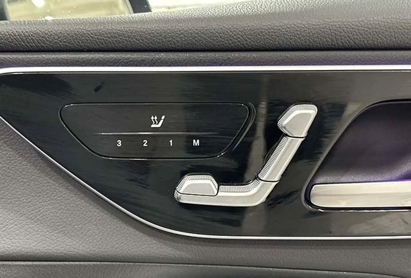 Mercedes-Benz GLC-Class • 2023 • 14,000 km 6