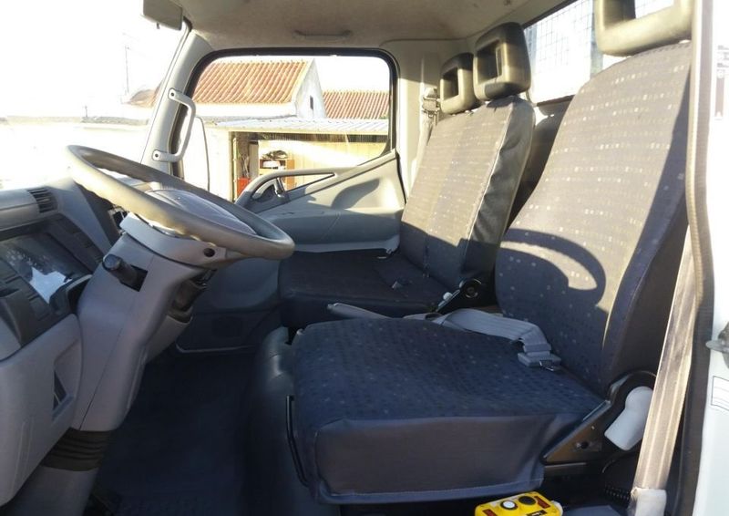 Mitsubishi Fuso canter • 2010 • 170,000 km 3