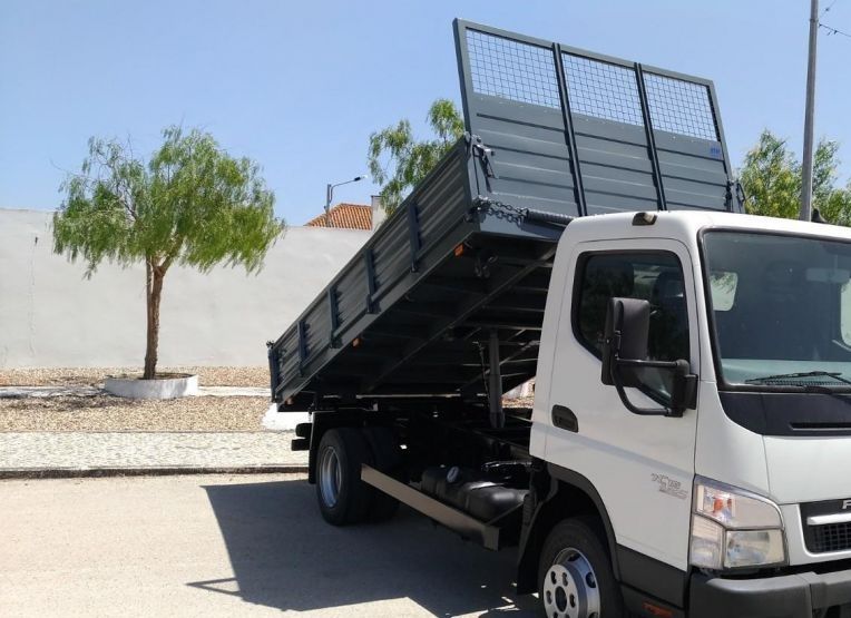 Mitsubishi Fuso canter • 2009 • 140,000 km 3