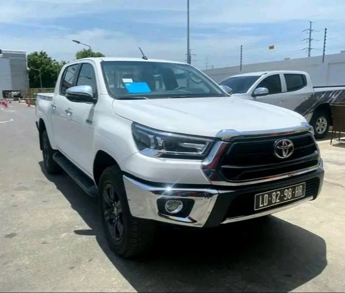 Toyota Hilux • 2020 • 40 km 2