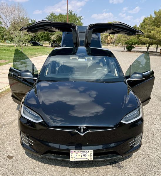 Tesla Model X • 2016 • 107,000 km 1