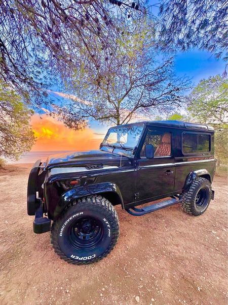 Land Rover Defender • 2007 • 185,000 km 1