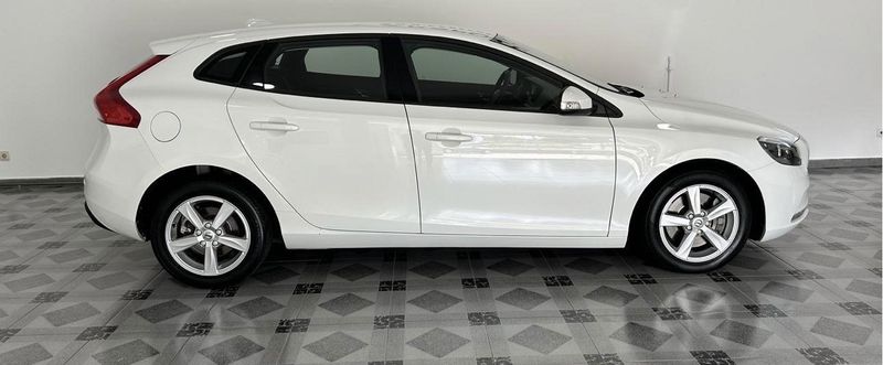 Volvo V40 • 2018 • 110,000 km 4