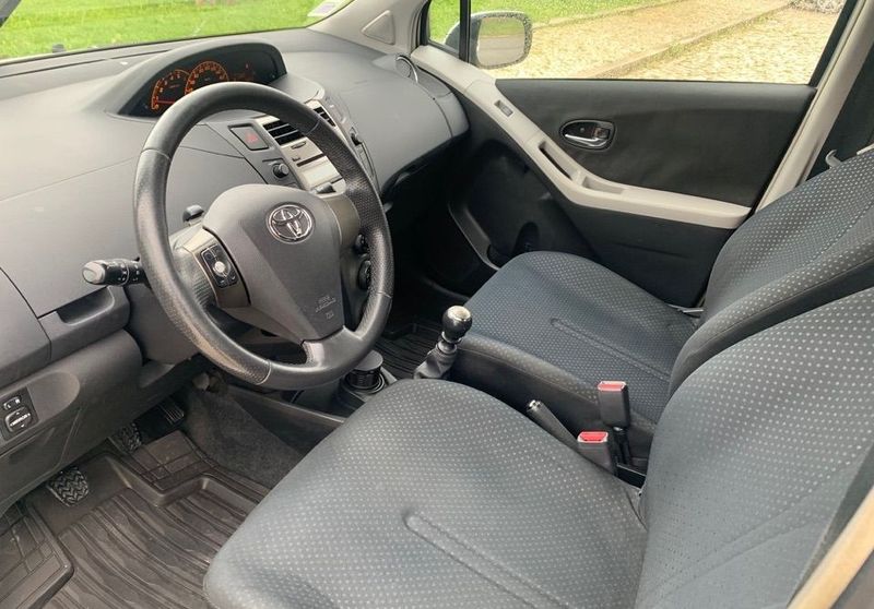 Toyota Yaris • 2010 • 196,000 km 6