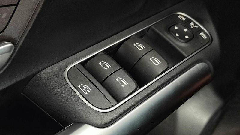 Mercedes-Benz Class B • 2023 • 6,999 km 42