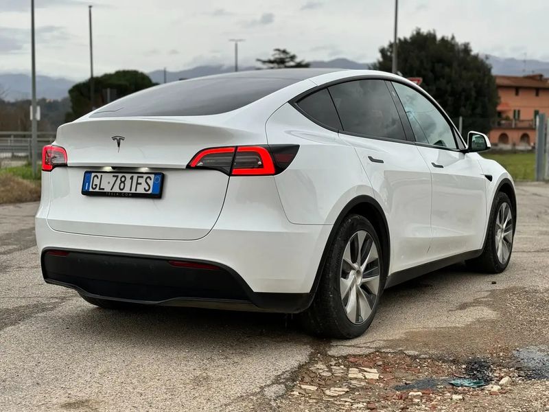 Tesla Model Y • 2022 • 45,000 km 4