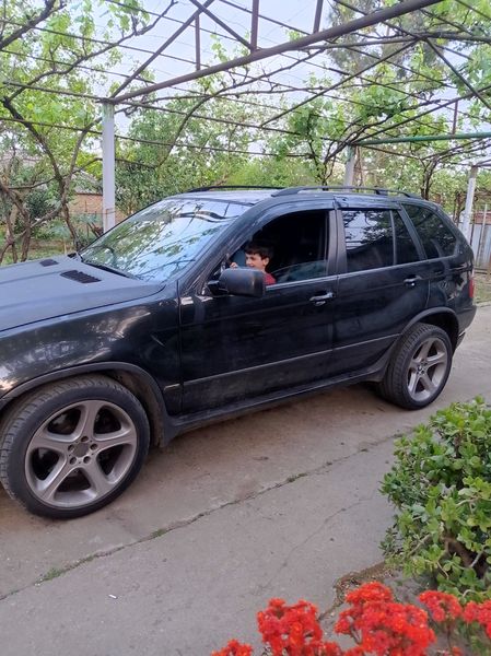 BMW X5 • 2002 • 27,000 km 10