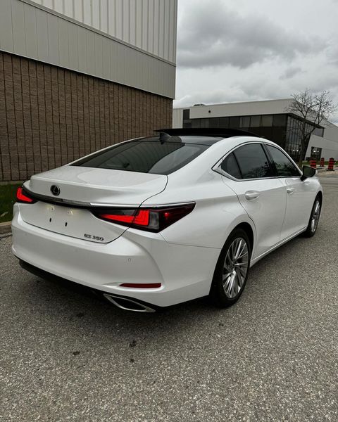 Lexus ES 350 • 2022 • 68,000 km 3